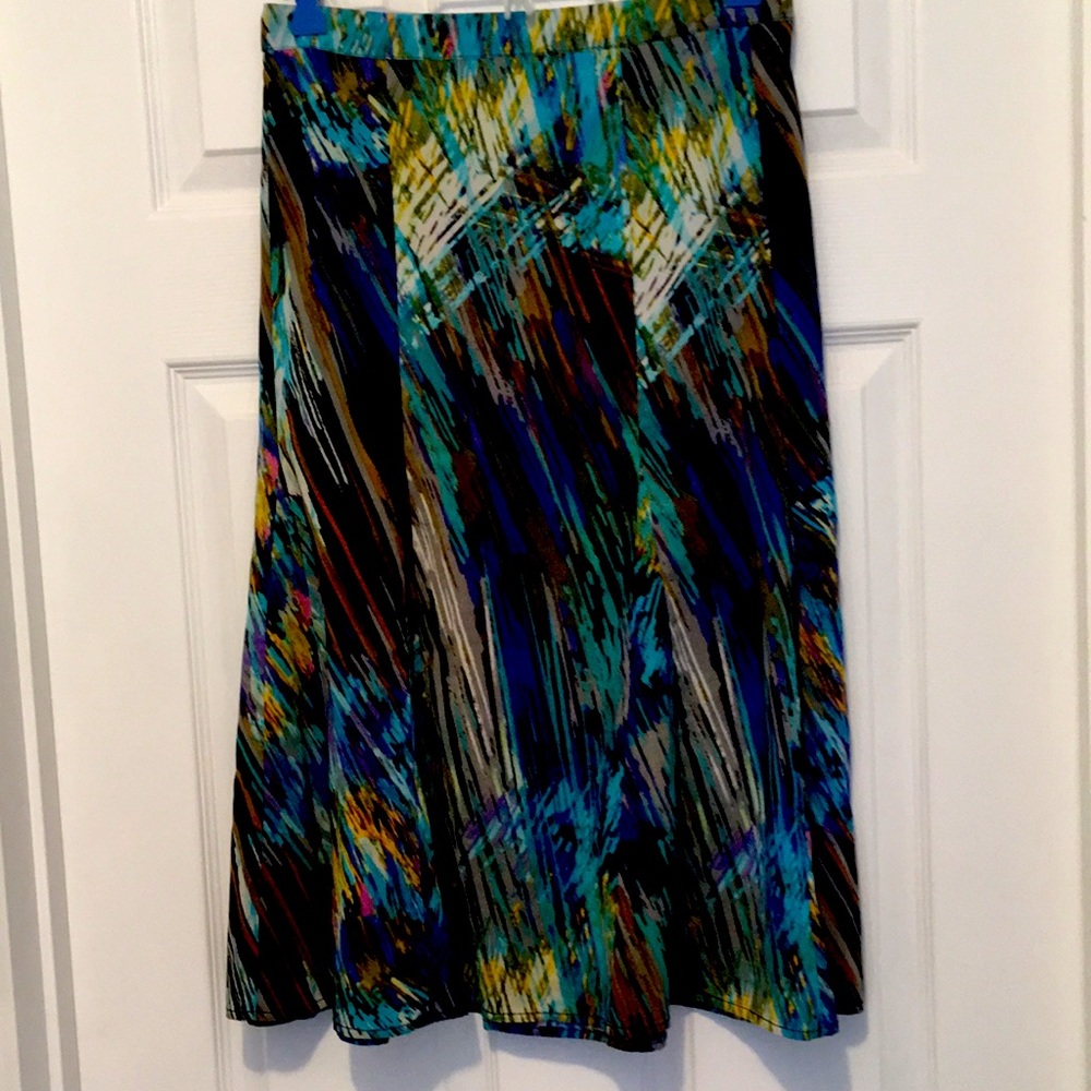 Beautiful and colourful midi flair XL Spense skirt.